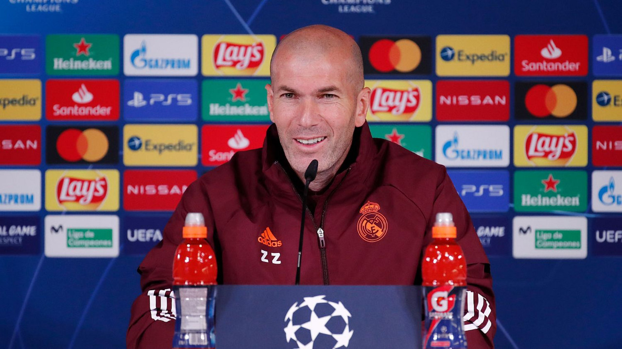 Zidane: "Es absurdo pensar que el Madrid no estará en Champions el año que viene" 