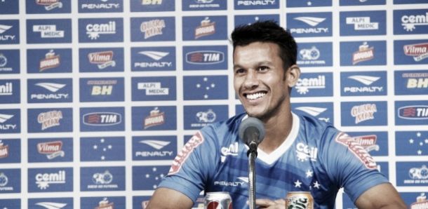 Volante Henrique comemora tempo de descanso após maratona de jogos pelo Cruzeiro