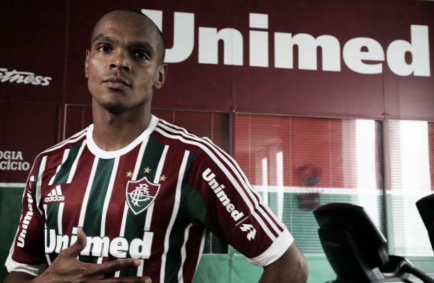 Zagueiro Henrique, ex-Bordeaux, é oficialmente jogador do Fluminense Zagueiro Henrique, ex-Bordeaux, é oficialmente jogador do Fluminense