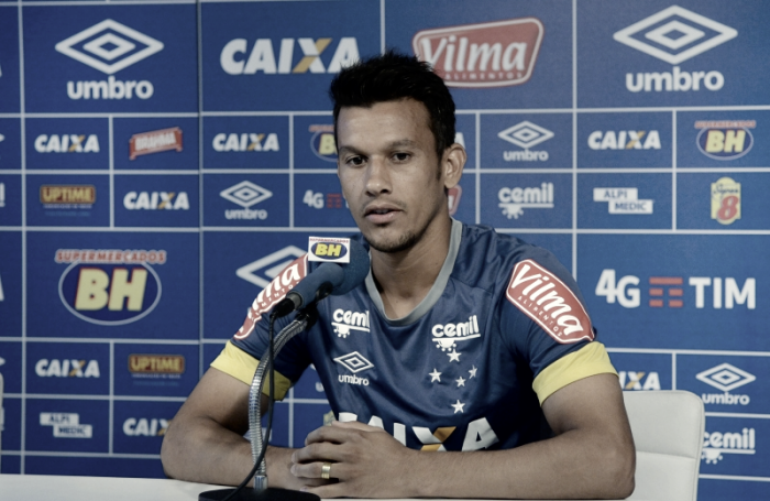 Retornando de lesão, Henrique quer Cruzeiro com os pés no chão contra São Paulo