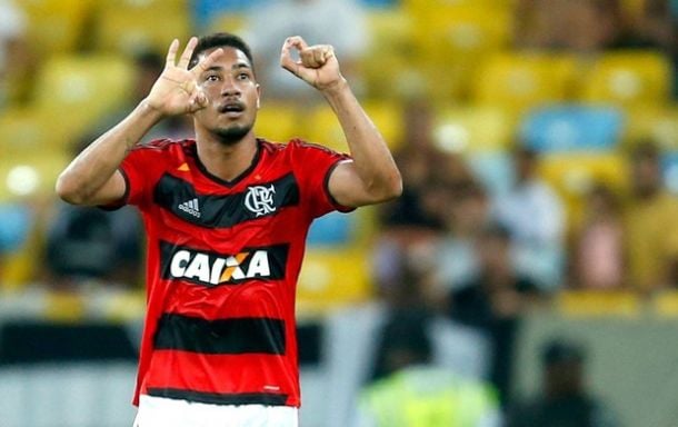 Hernane faz três, Flamengo goleia Botafogo e se garante na semifinal da Copa do Brasil