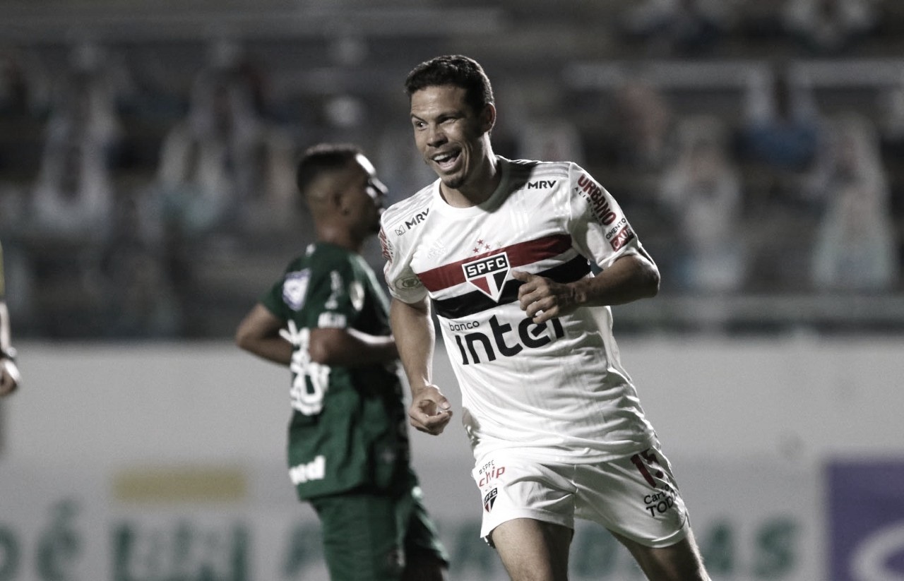 São Paulo vence Goiás fora de casa e assume liderança do Brasileirão São Paulo vence Goiás fora de casa e assume liderança do Brasileirão