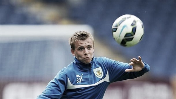 Burnley release young midfielder Hewitt