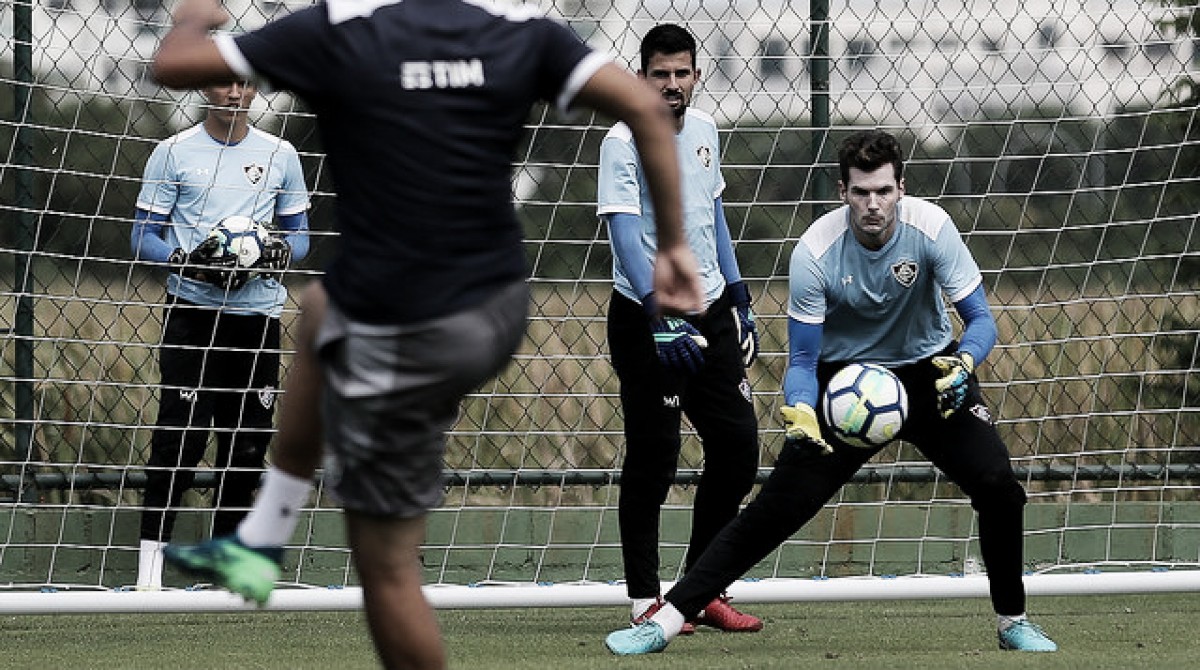 Goleiros do Fluminense têm contrato encerrando no fim do ano e diretoria pode apostar na base Goleiros do Fluminense têm contrato encerrando no fim do ano e diretoria pode apostar na base