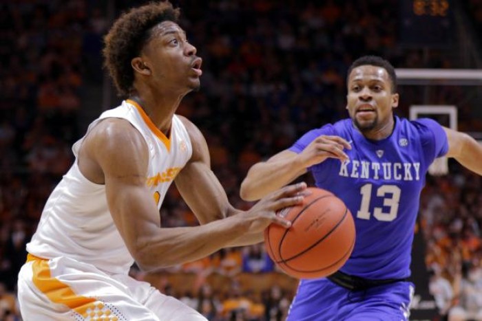 Kentucky Wildcats Drop Second Straight, Lose 21-Point Lead Against Tennessee Volunteers