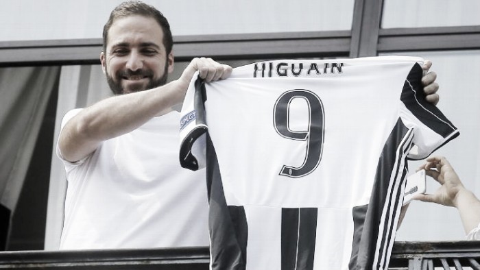 Gonzalo Higuain's brother backs his Juventus move and says striker will "give his all" for the club