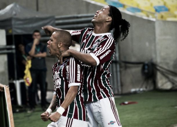 Fluminense bate Grêmio pelo placar mínimo na estreia de Ronaldinho e volta ao G-4