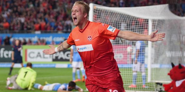 Ten man Kaiserslautern sensationally comeback to defeat 1860 Munich.