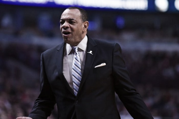 Nba, cambio di rotta a Brooklyn: esonerato Hollins e destituito il general manager King