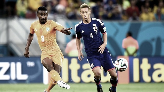 Reforços de peso do Botafogo, Kalou e Honda se enfrentaram na Copa do Mundo no Brasil Reforços de peso do Botafogo, Kalou e Honda se enfrentaram na Copa do Mundo no Brasil