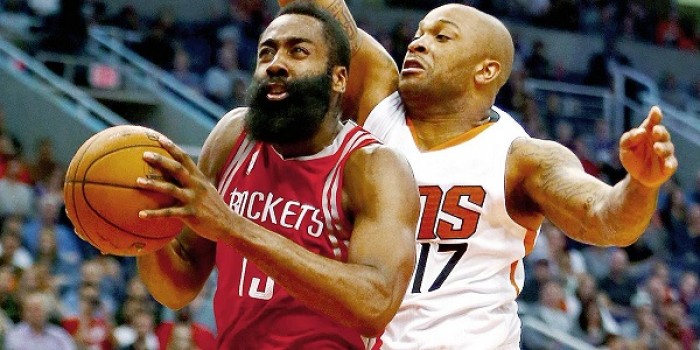 NBA - Houston al fotofinish a Philadelphia, Charlotte domina su Denver