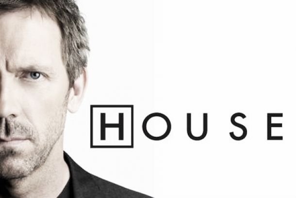 Concurso 'House': sorteamos dos bolsas de viajes de la ficción de Hugh Laurie