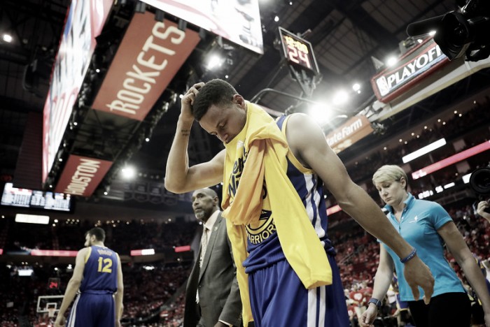 Stephen Curry sofre lesão no joelho e desfalca Golden State Warriors por duas semanas