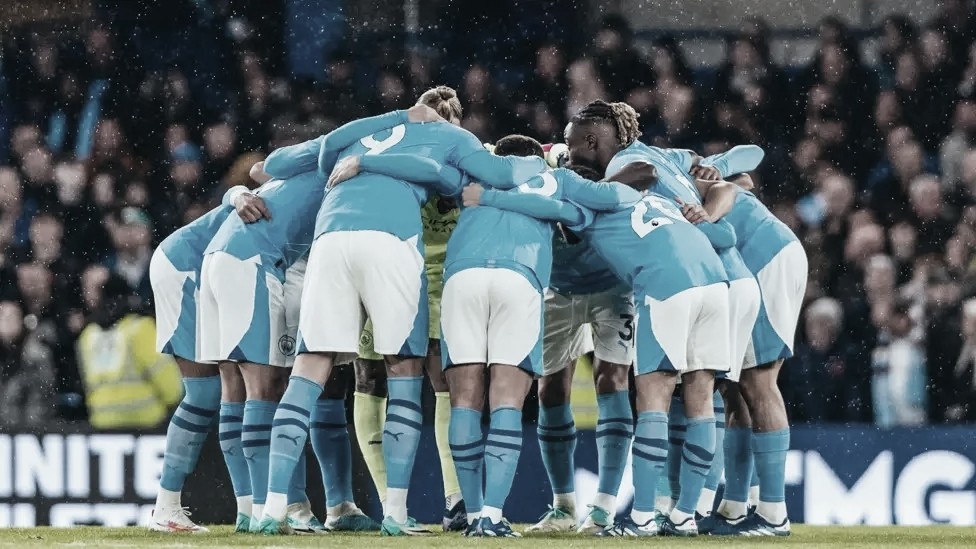 O que acontece com as vagas na Champions se Manchester City e Liverpool  forem campeões?