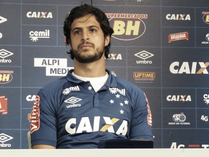 Apresentado oficialmente, Hudson afirma: "Sou mineiro, cresci vendo a grandeza do Cruzeiro"