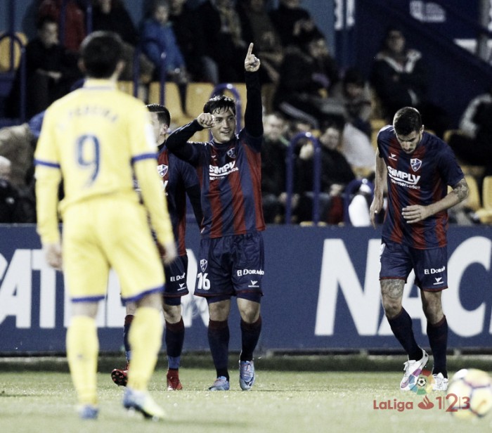 El Huesca sigue líder tras un empate con el Alcorcón