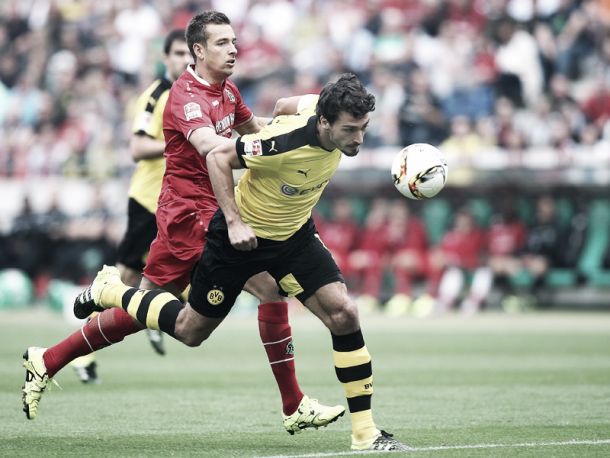 Hannover 96 2-4 Borussia Dortmund: Six goal thriller sees BVB stay top