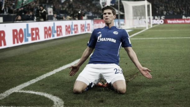 Klaas-Jan Huntelaar pens new Schalke 04 contract