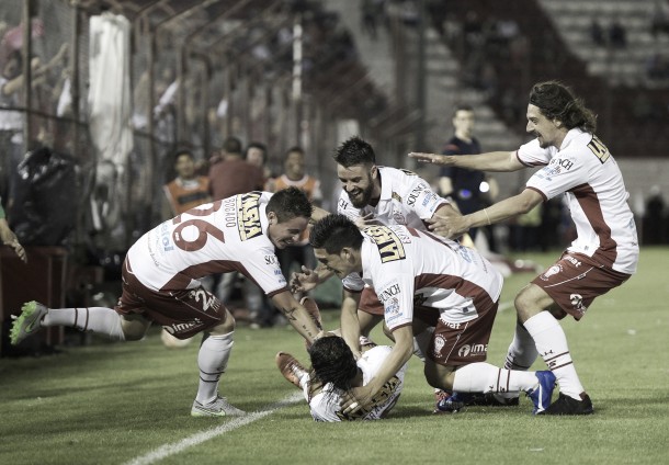 Huracán empata com River Plate em jogo movimentado e garante vaga na final da Sul-Americana