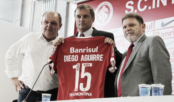 Aguirre é apresentado como novo técnico do Internacional e celebra retorno: "Bom filho a casa torna"