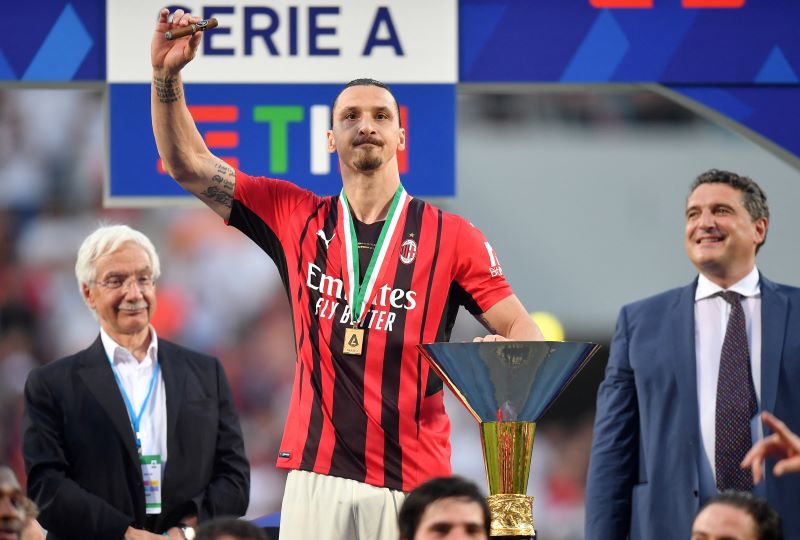 Usai Bawa Milan Juara Liga Italia, Ibrahimovic akan Jalani Operasi Lutut