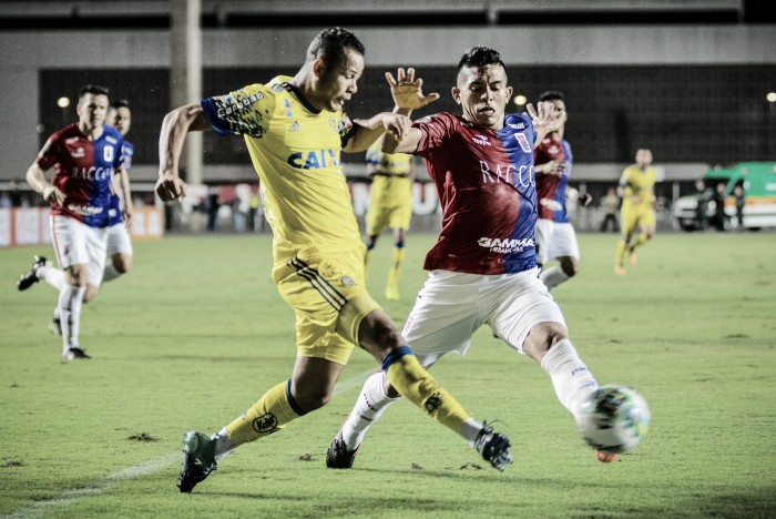 Flamengo desperdiça pênaltis, não passa do Paraná e é eliminado da Primeira Liga Flamengo desperdiça pênaltis, não passa do Paraná e é eliminado da Primeira Liga