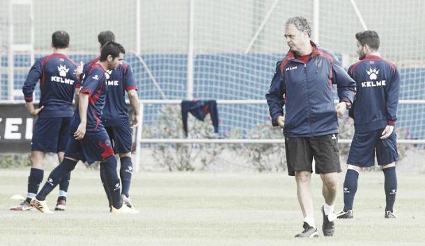 Pedro López y Nikos se entrenan al margen mientras que Pinto vuelve a ejercitarse con normalidad