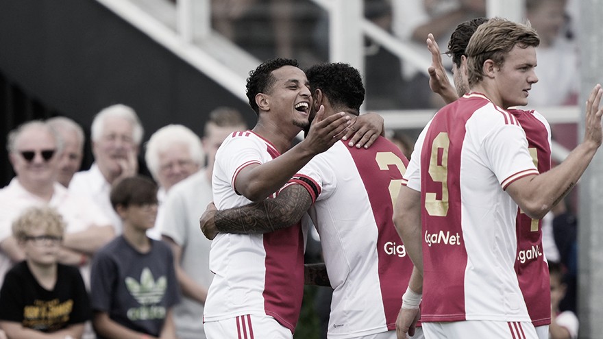 Ajax vs Eintracht Frankfurt by international friendly