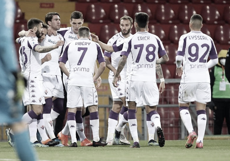Vlahovic anota triplete no primeiro tempo, Fiorentina goleia
e amplia má fase no Benevento