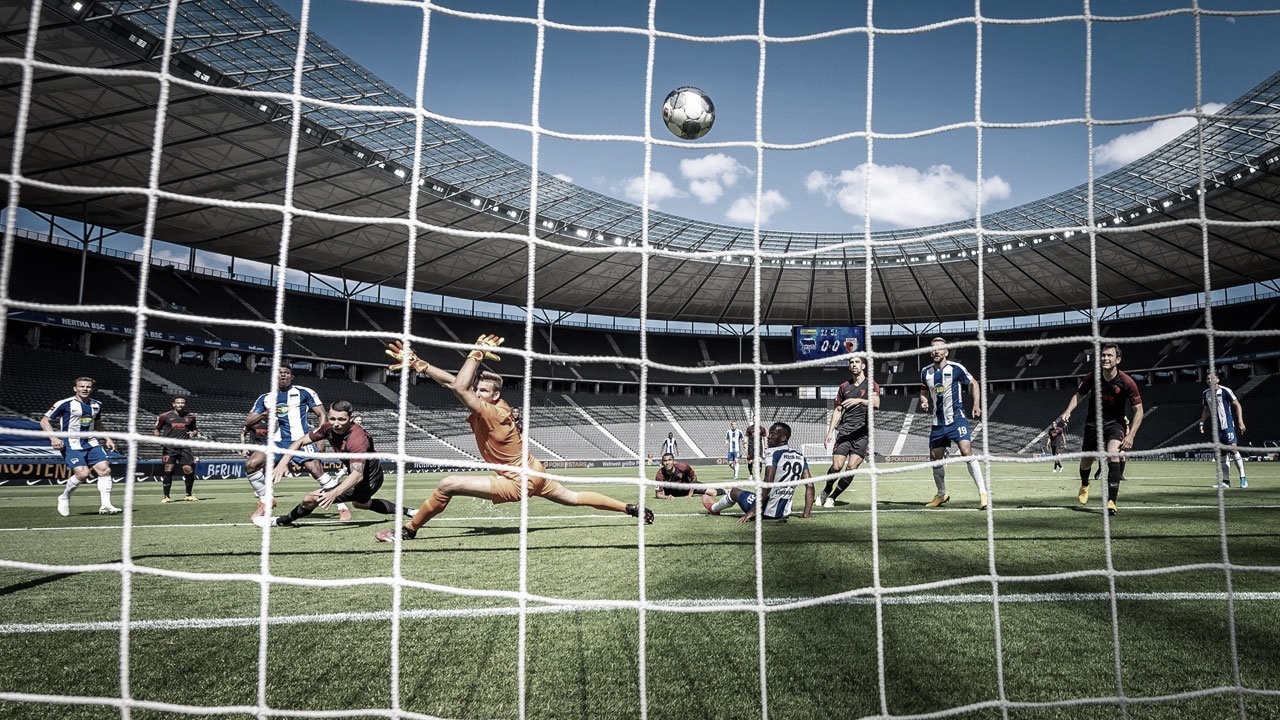 Hertha Berlin bate Augsburg e segue invicto no retorno da Bundesliga