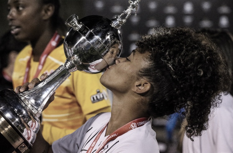 Jogadora do Corinthians conquista o seu primeiro título da Libertadores Feminina Jogadora do Corinthians conquista o seu primeiro título da Libertadores Feminina
