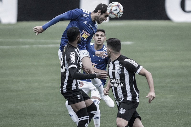 Em reconstrução, Cruzeiro recebe ameaçado Figueirense no Mineirão Em reconstrução, Cruzeiro recebe ameaçado Figueirense no Mineirão