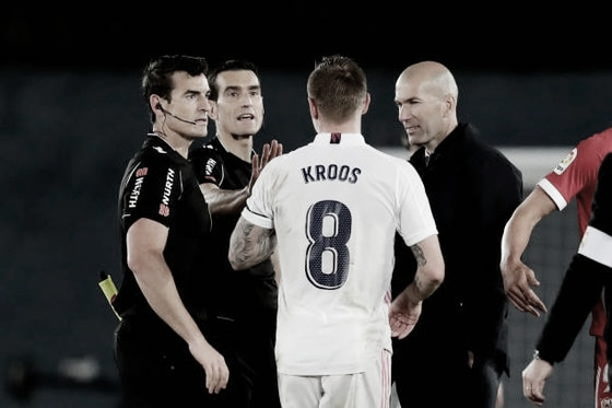 El enfado de Kroos: “Martínez Munuera influyó gravemente en
la pelea por LaLiga”