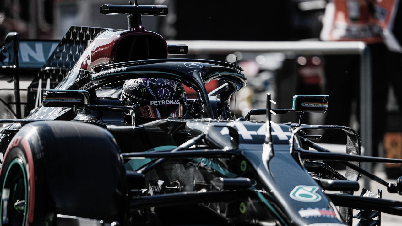 Hamilton faz sua pole de número 97 na carreira e larga na ponta em Portugal