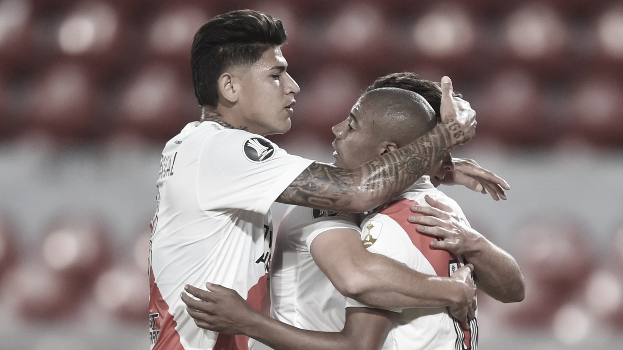 De La Cruz salva River Plate e elimina Athletico na Libertadores