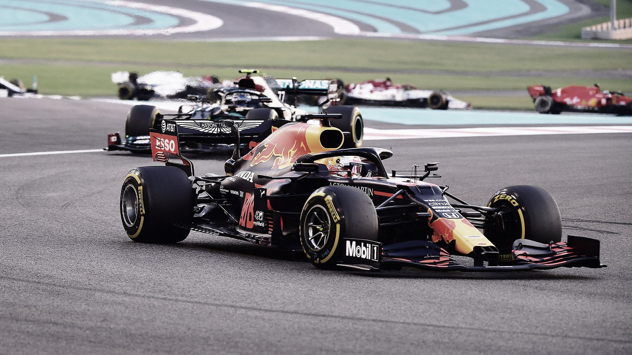 Red Bull de Verstappen dita o ritmo e quebra hegemonia da Mercedes em Abu Dhabi Red Bull de Verstappen dita o ritmo e quebra hegemonia da Mercedes em Abu Dhabi