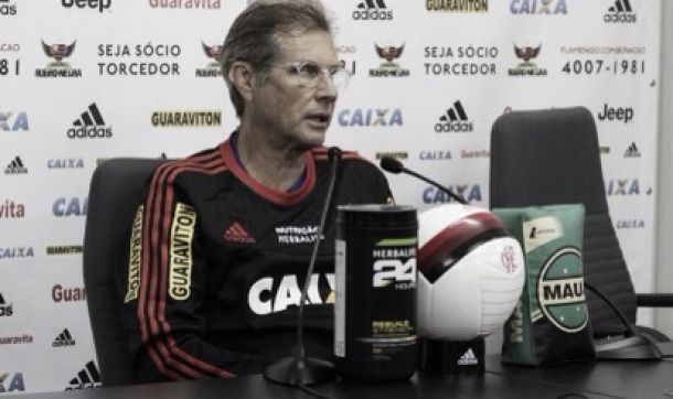 Oswaldo de Oliveira exalta torcida em triunfo diante do Joinville: "É um espetáculo"