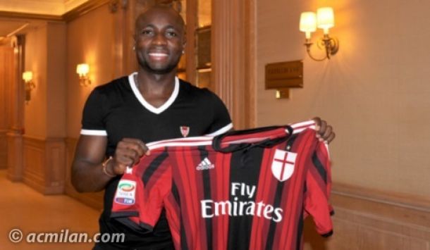 Armero signs for AC Milan