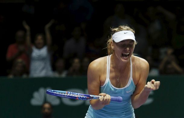 WTA Finals: Maria Sharapova Downs Simona Halep In Straight Sets, Moves One Step Closer To Semifinals