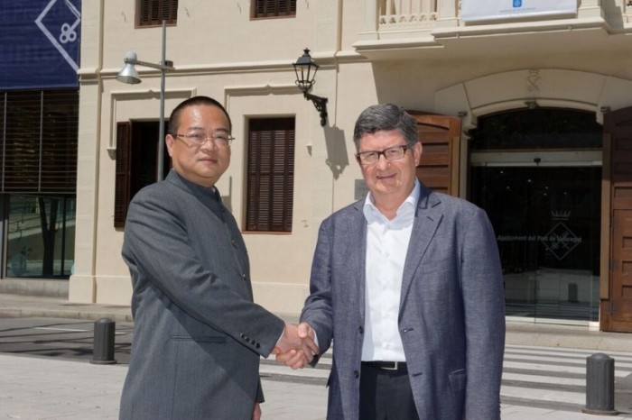 Chen Yansheng se reunió con los alcaldes de Cornellá y El Prat