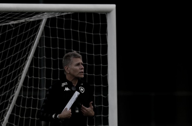 Após polêmicas de Paulo Autuori, Botafogo tem confronto direto com a Portuguesa na Ilha