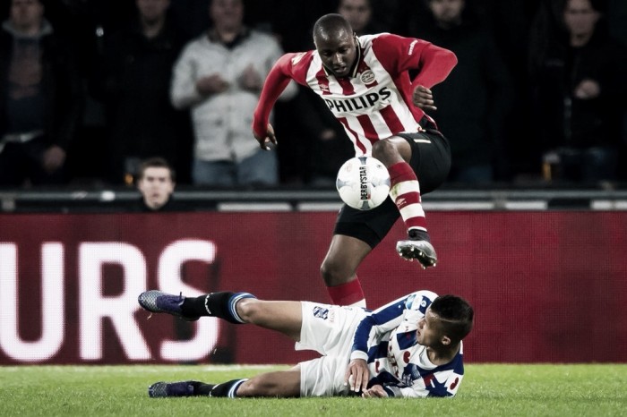 El PSV no puede con el Heerenveen y le pone en bandeja el liderato al Ajax
