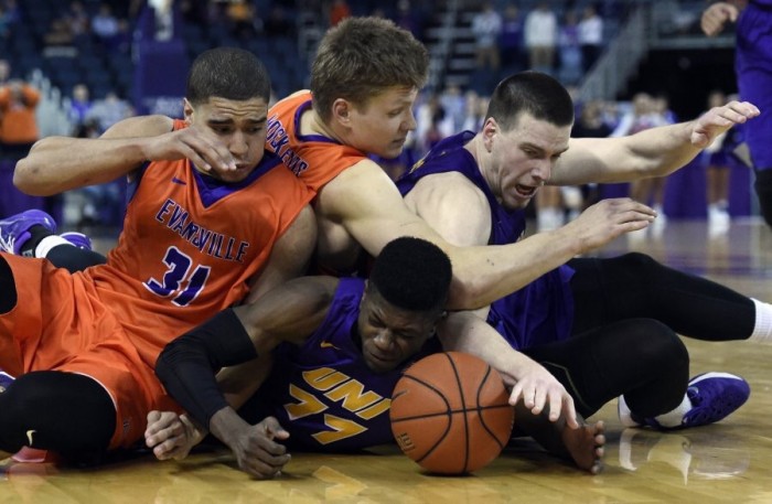 Northern Iowa Panthers Spoil Senior Day By Defeating Evansville Purple Aces, 54-52