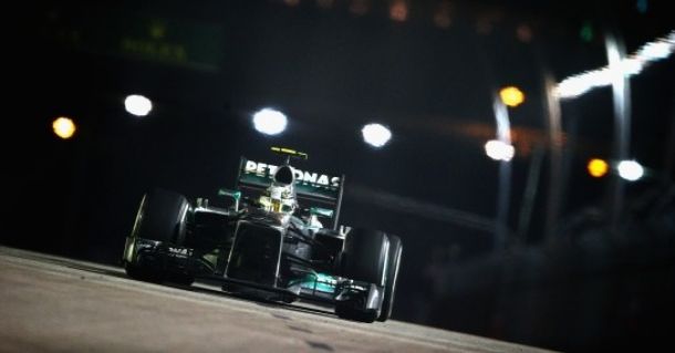 Singapore, qualifiche: Hamilton beffa Rosberg per 7 millesimi