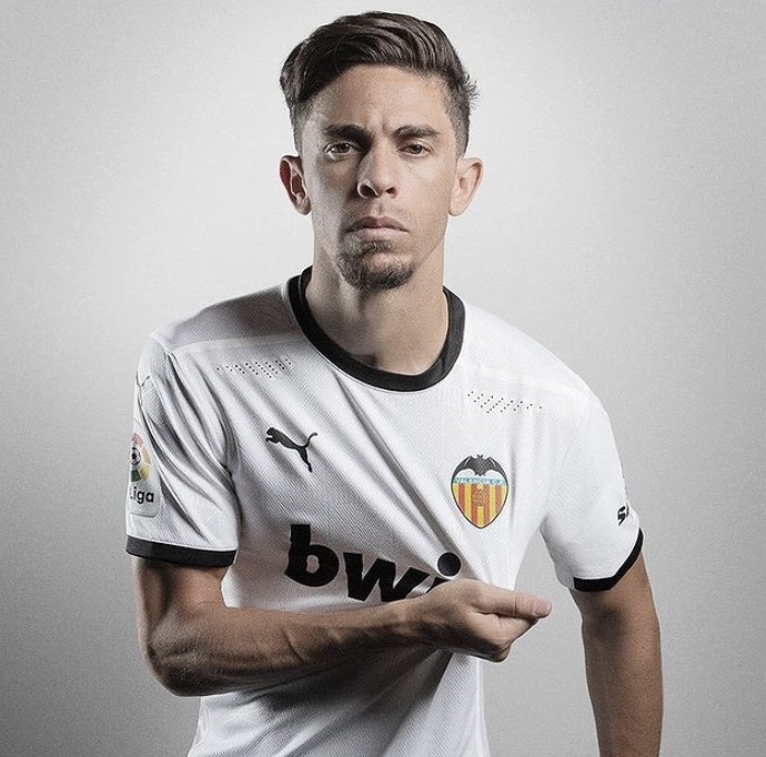 El Valencia y Gabriel Paulista acercan posturas sobre su renovación El Valencia y Gabriel Paulista acercan posturas sobre su renovación