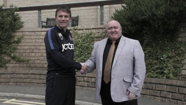 Bradford reward manager Phil Parkinson with new deal