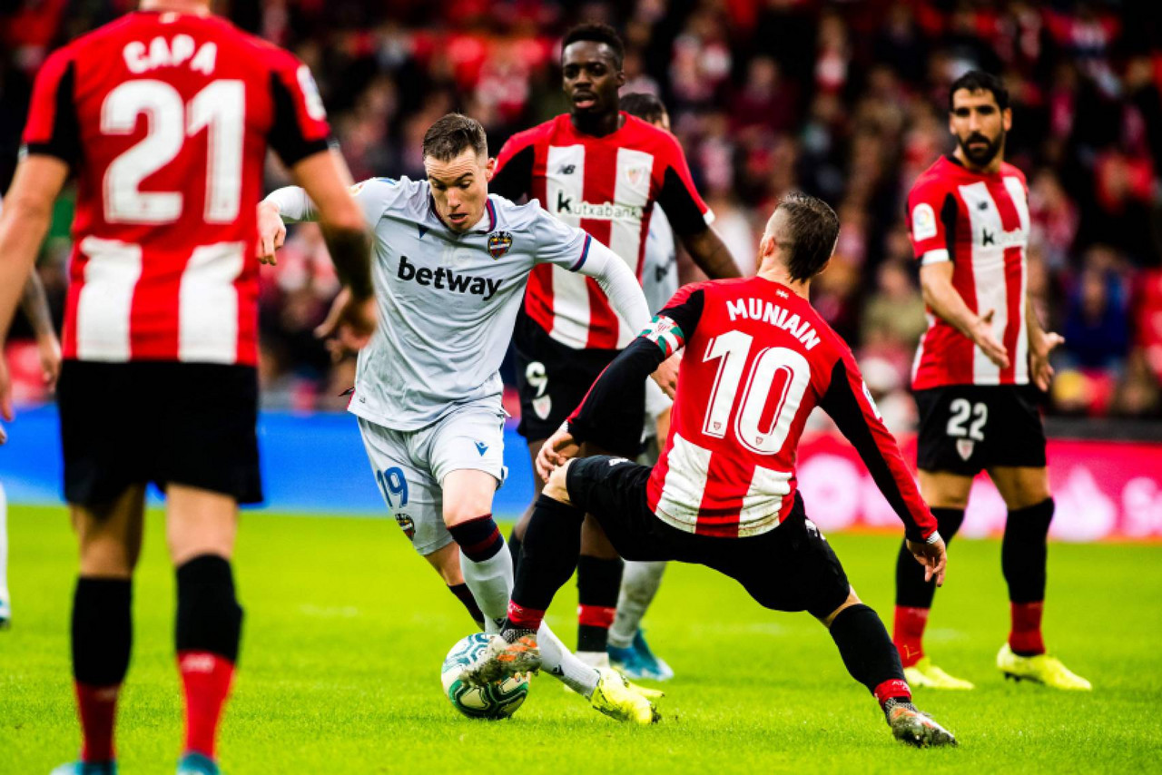 El Athletic remonta bajo la lluvia El Athletic remonta bajo la lluvia
