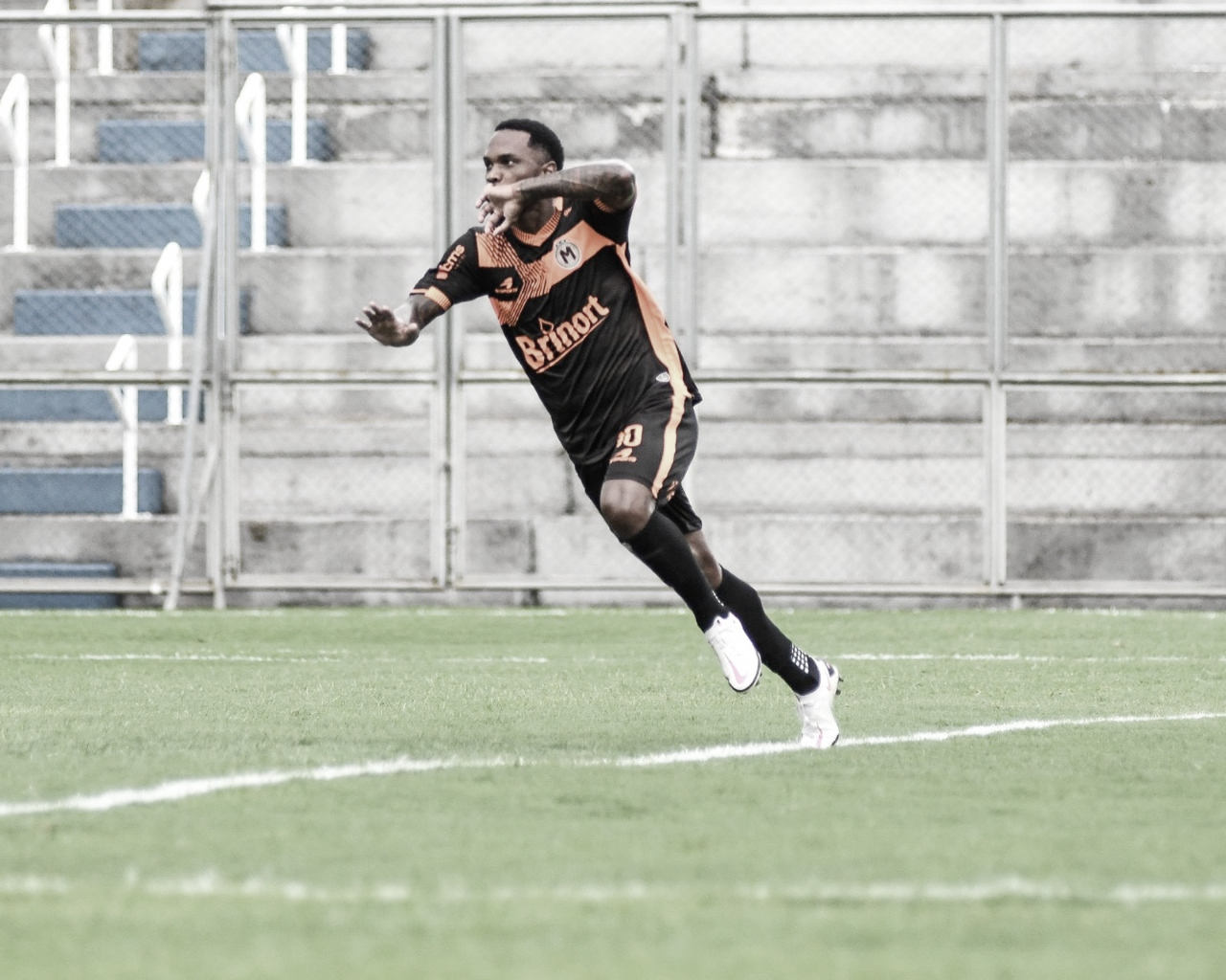 Patrick Vieira comemora gol marcado em estreia do Manauara no Amazonense