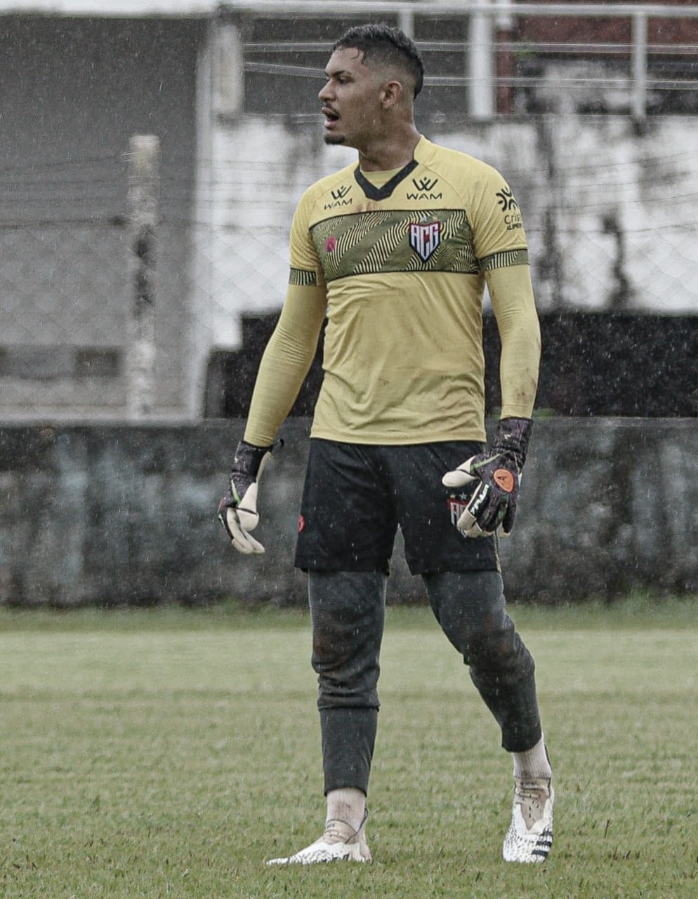 Matheus comemora atuação decisiva e classificação do Atlético-GO à final do Goiano Sub-17