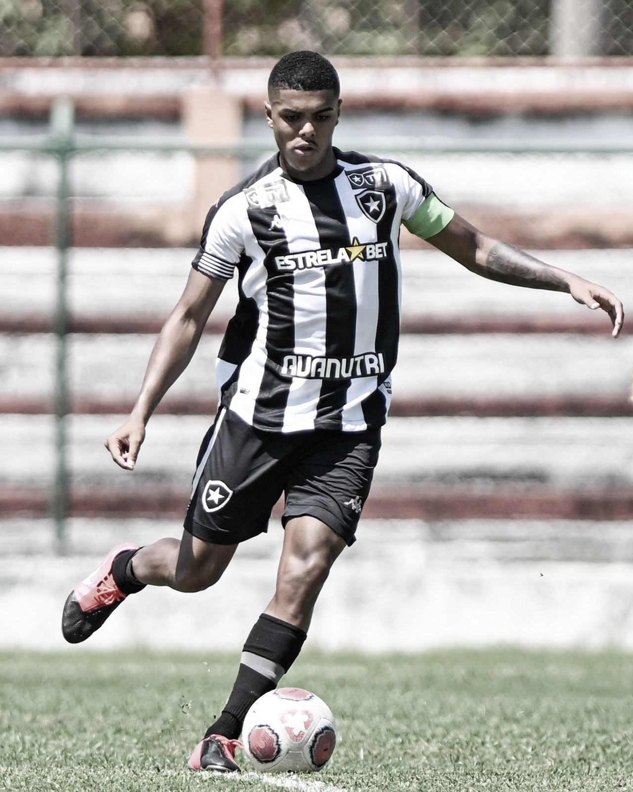 Zagueiro do Botafogo, Reydson não vê favoritismo em duelo contra São Paulo